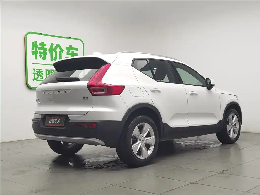 Volvo XC40 — фото 6