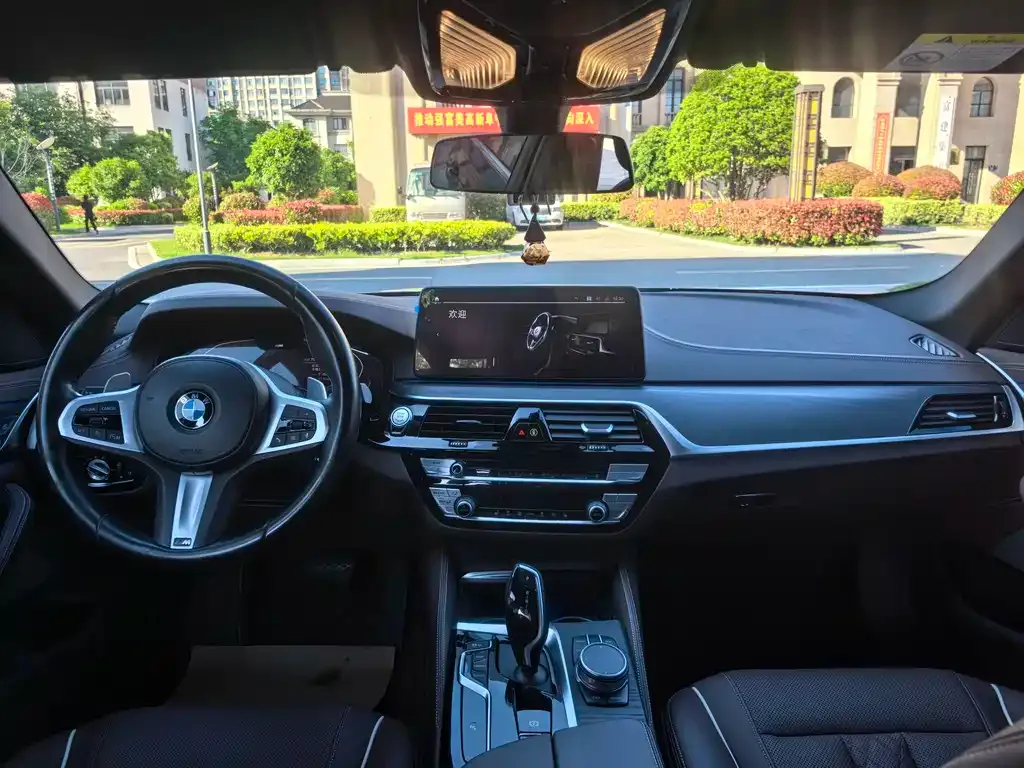 BMW 5 Series — фото 4
