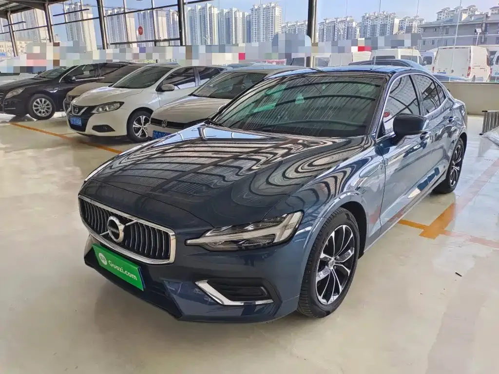 Volvo S60 — фото 1