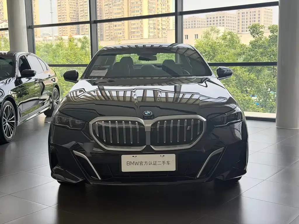 BMW i5 — фото 5