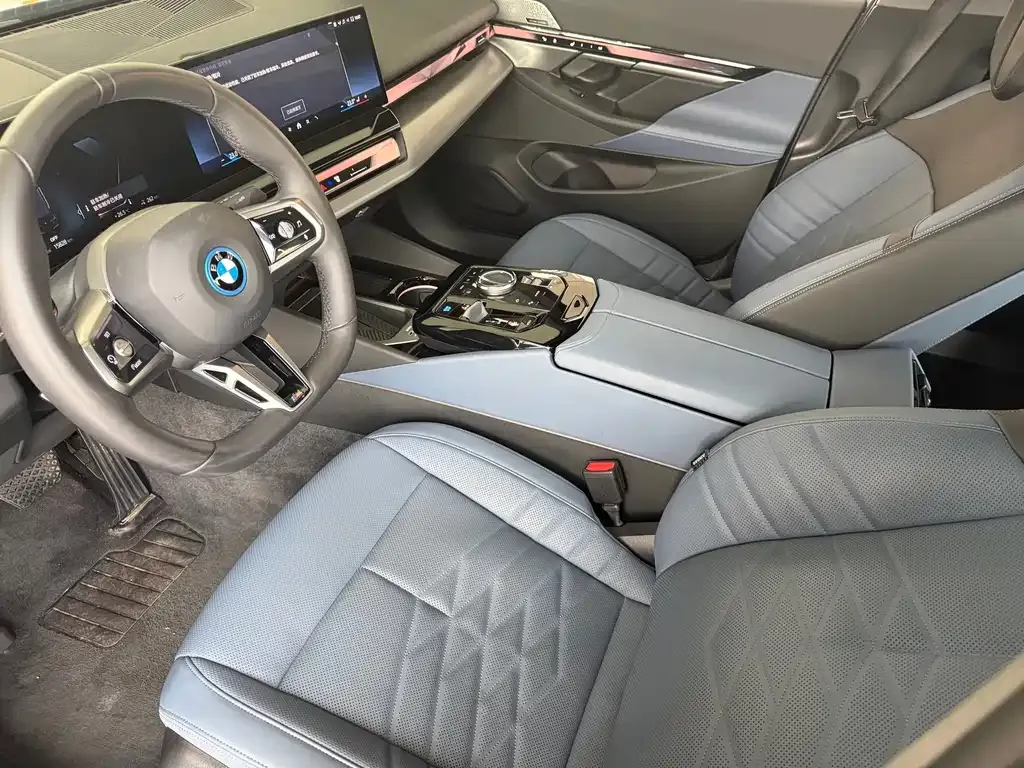 BMW i5 — фото 10