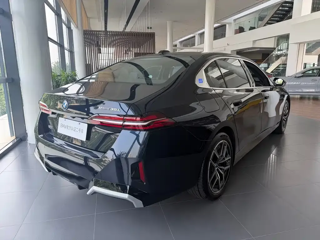 BMW i5 — фото 9