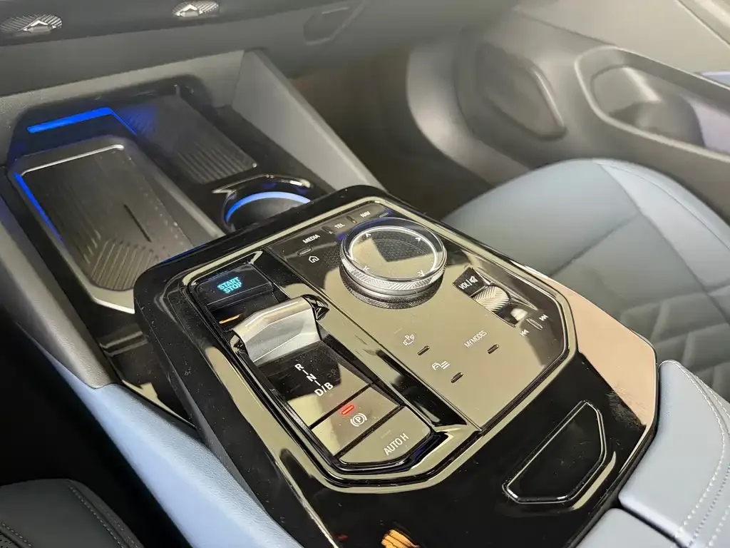 BMW i5 — фото 3