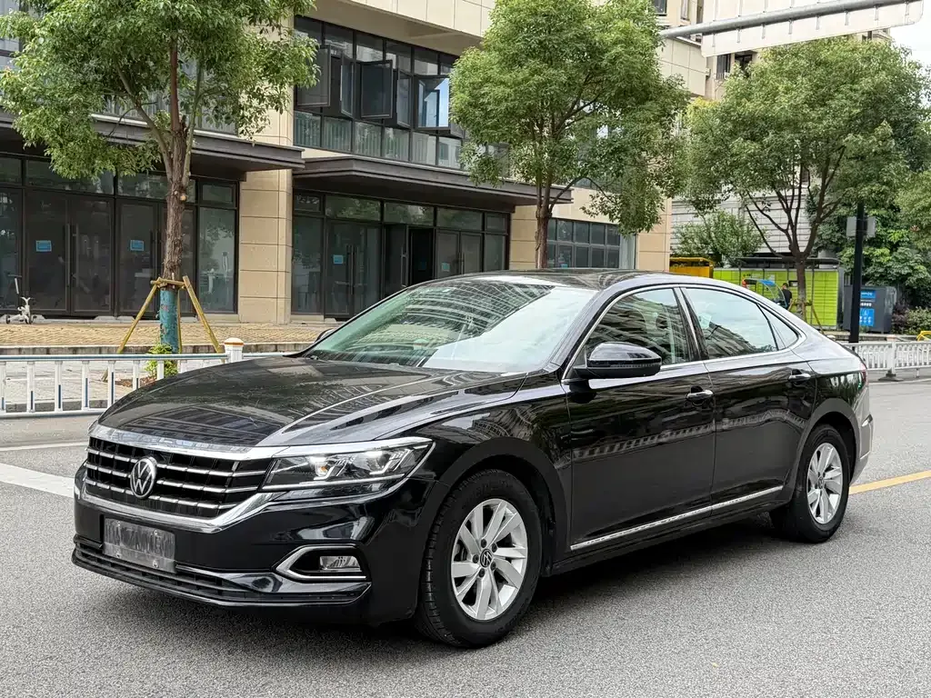 Volkswagen Passat — фото 1