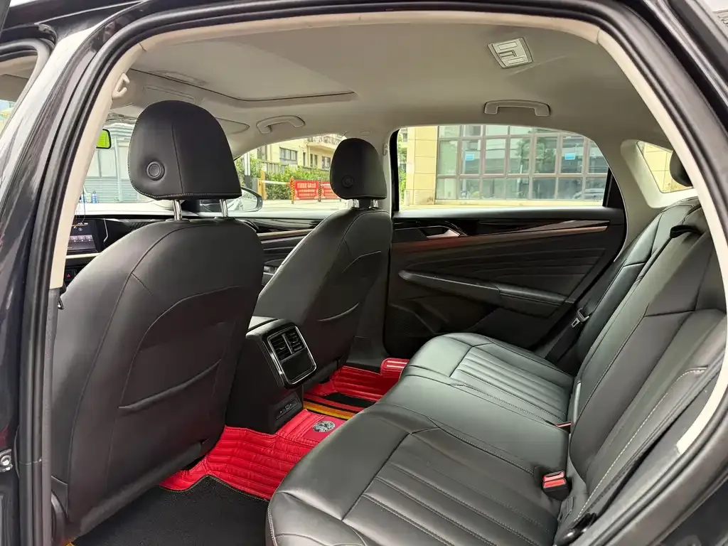 Volkswagen Passat — фото 9