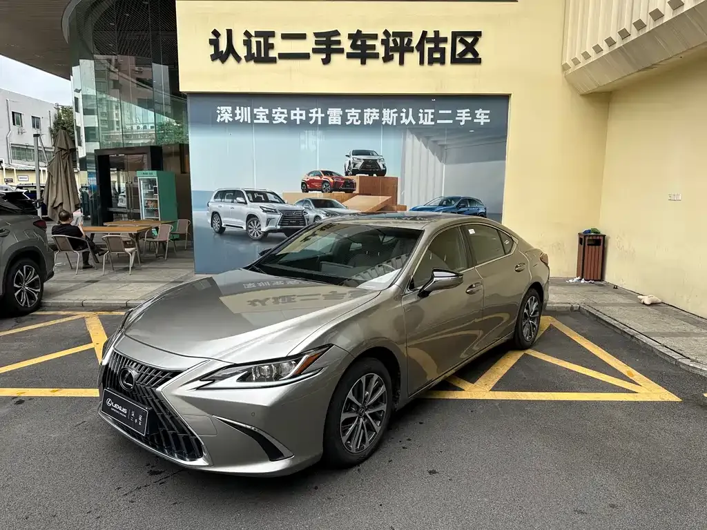 Lexus ES — фото 1