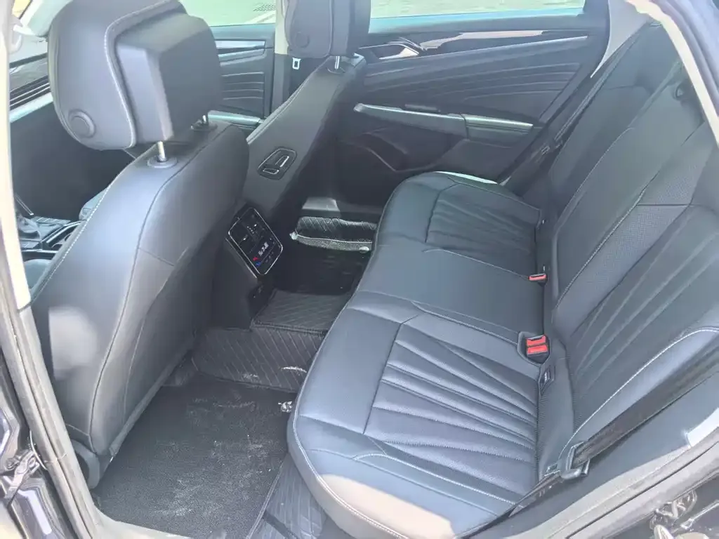 Volkswagen Passat — фото 7