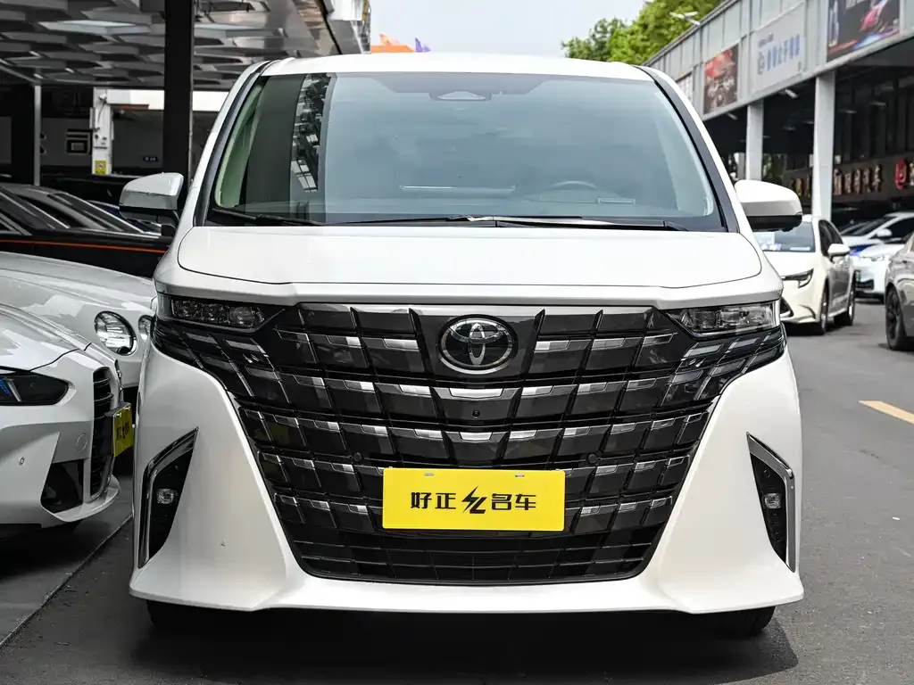 Toyota Alphard — фото 4