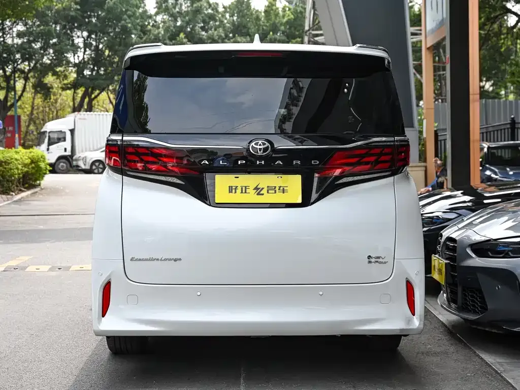 Toyota Alphard — фото 6
