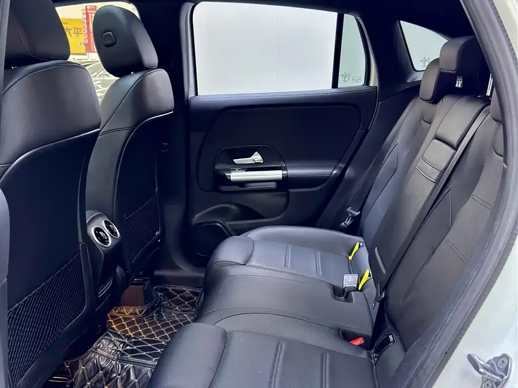 Mercedes-Benz GLA — фото 6