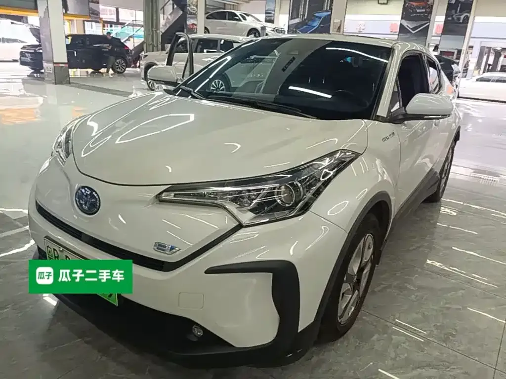 Toyota C-HR EV — фото 2