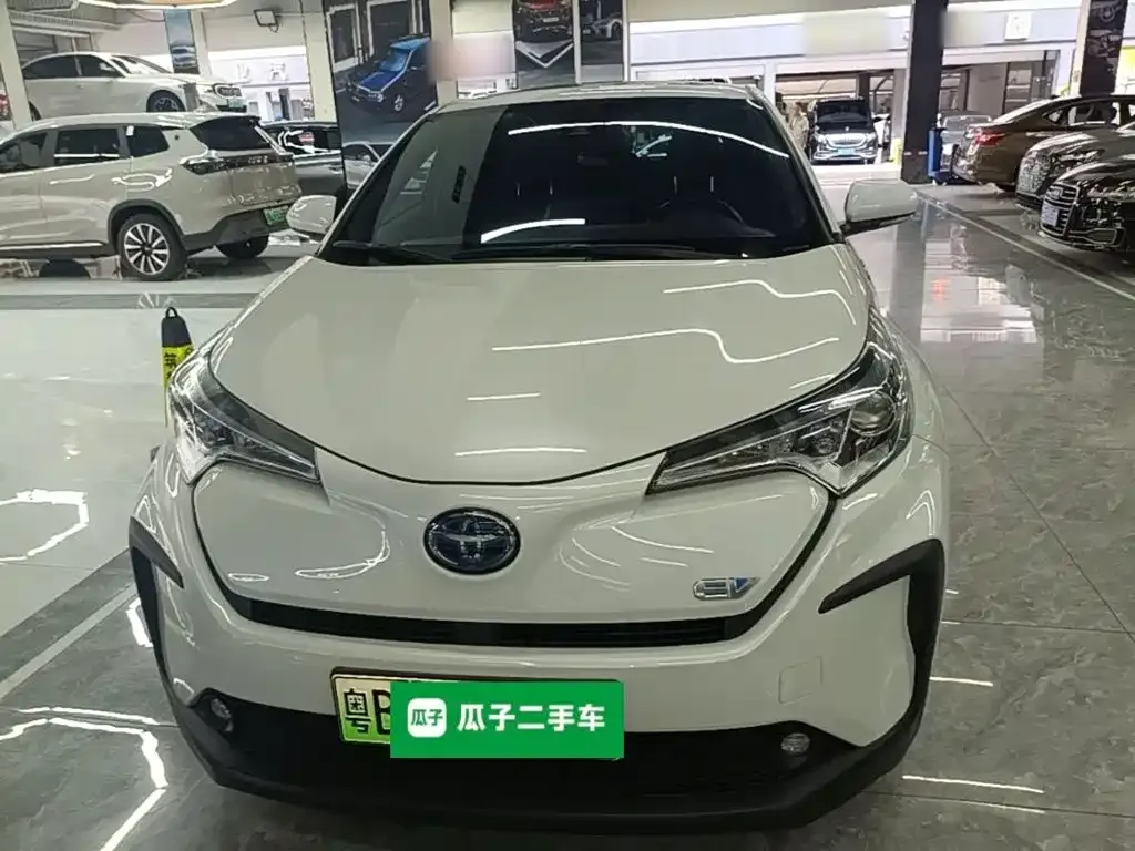 Toyota C-HR EV — фото 8