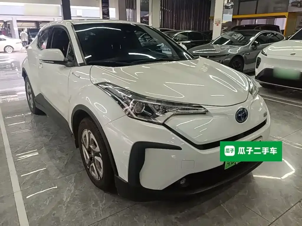 Toyota C-HR EV — фото 7