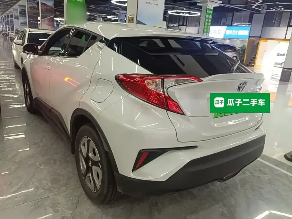 Toyota C-HR EV — фото 5