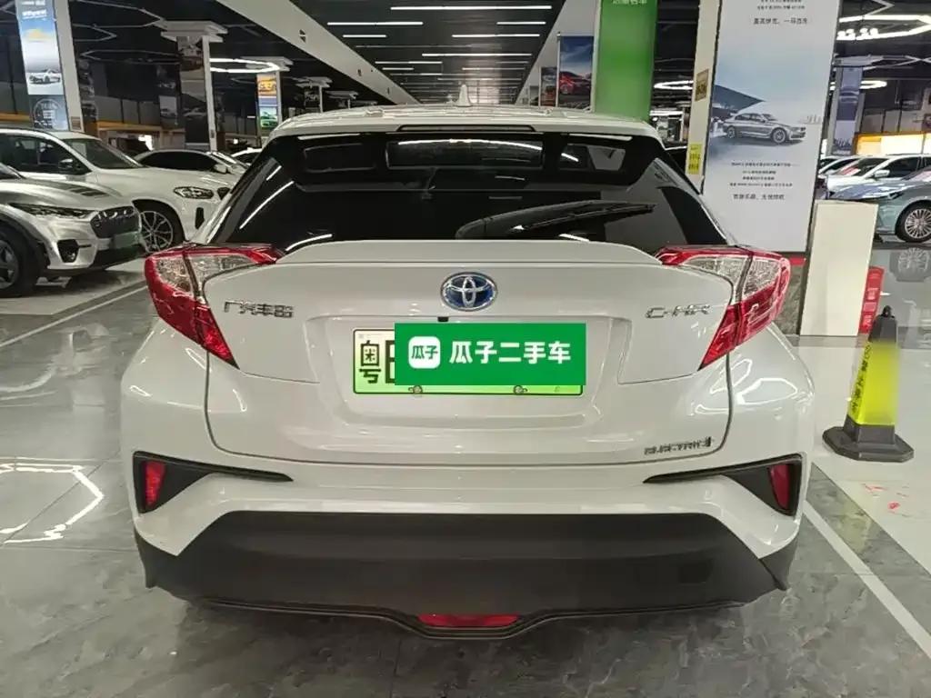 Toyota C-HR EV — фото 3