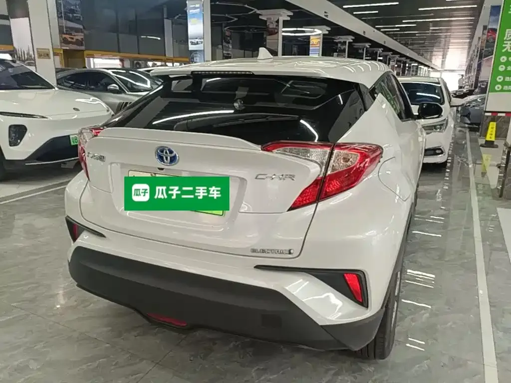 Toyota C-HR EV — фото 4