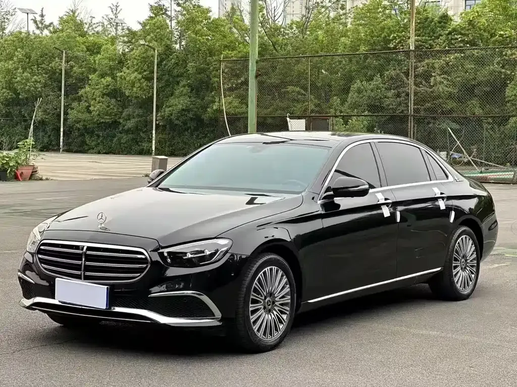 Mercedes-Benz E-Class — фото 1