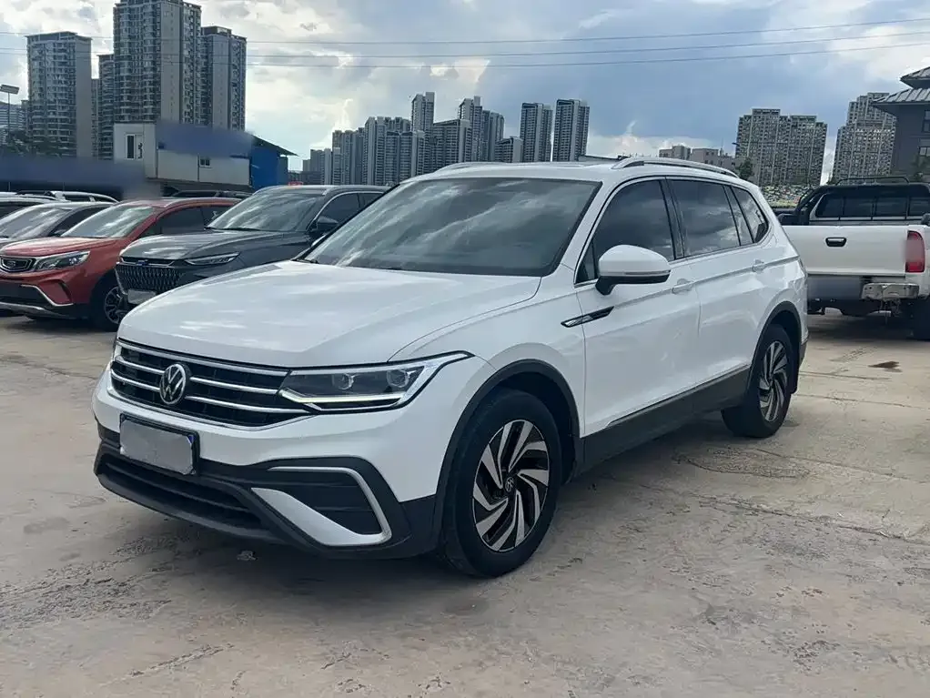 Volkswagen Tiguan L — фото 6
