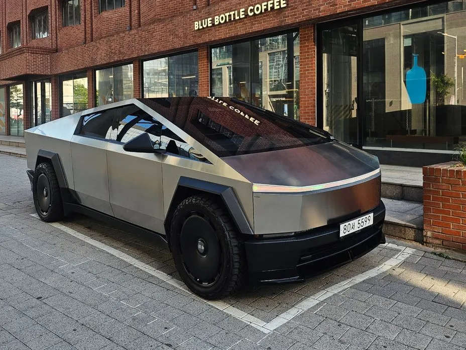 Tesla Cybertruck — фото 1