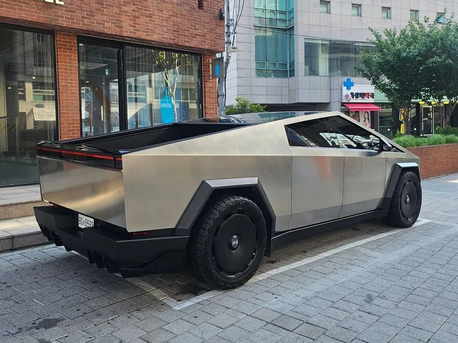 Tesla Cybertruck — фото 6