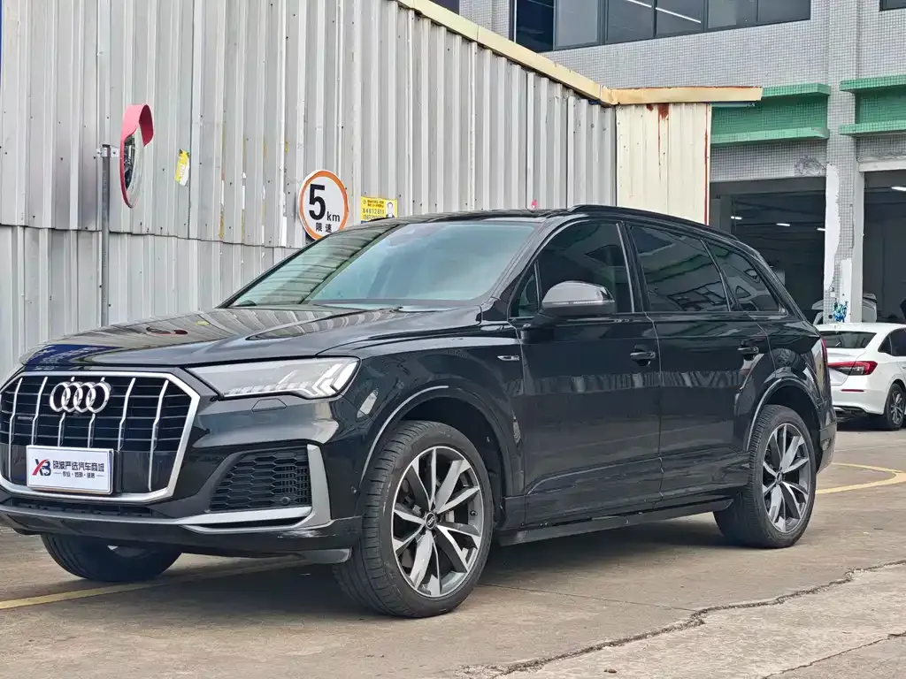 Audi Q7 — фото 1