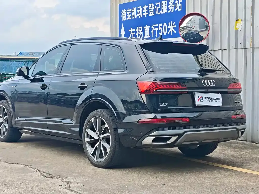 Audi Q7 — фото 9