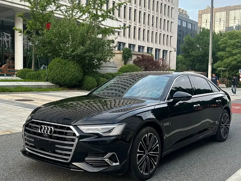 Audi A6L — фото 1