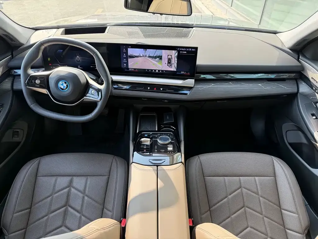 BMW i5 — фото 8
