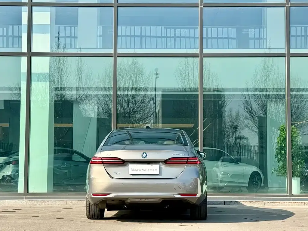 BMW i5 — фото 6