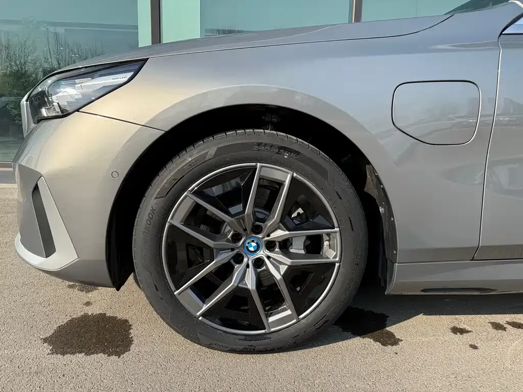 BMW i5 — фото 9