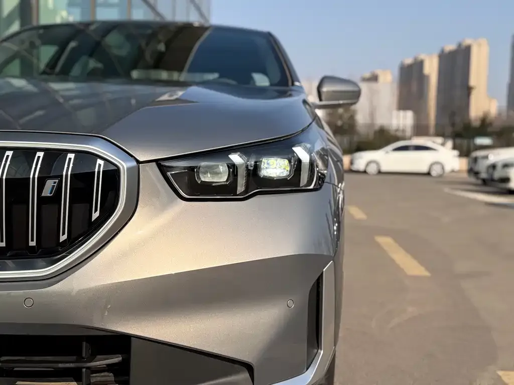 BMW i5 — фото 2