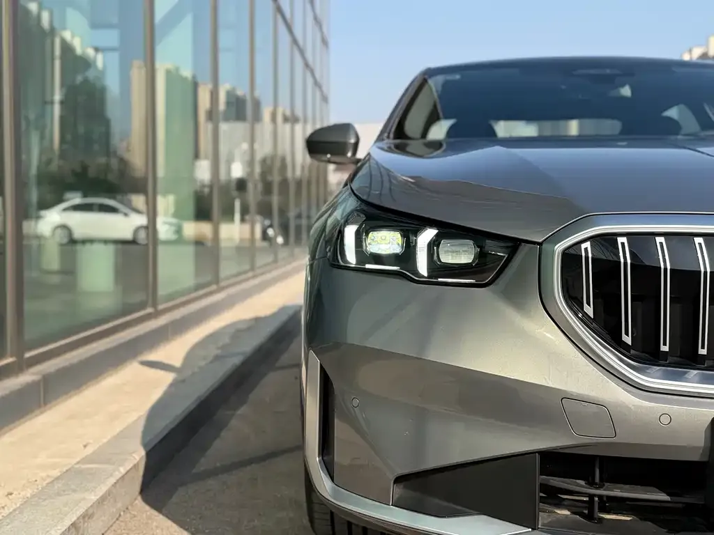 BMW i5 — фото 3