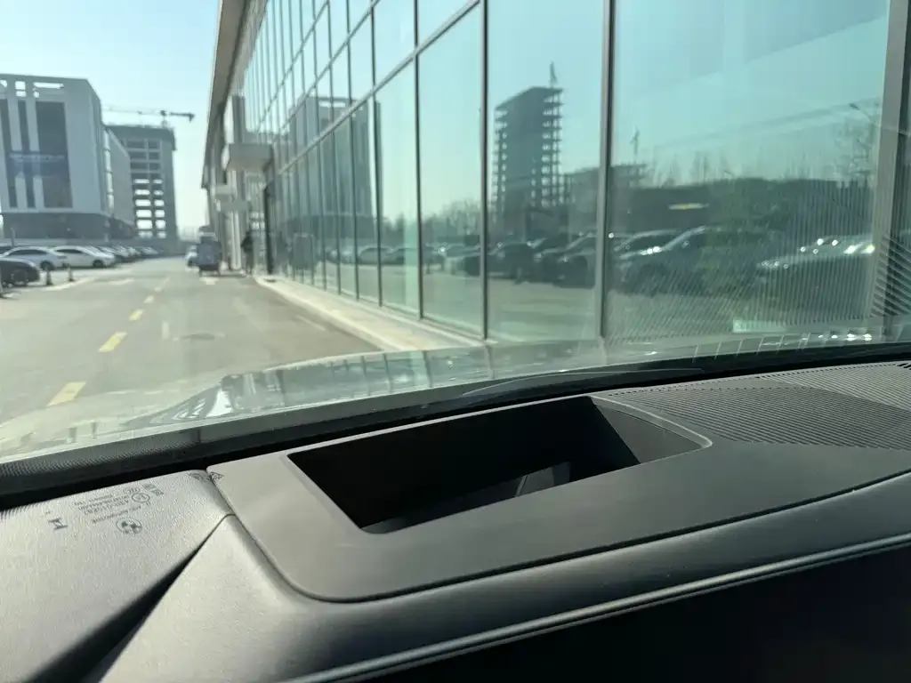 BMW i5 — фото 10