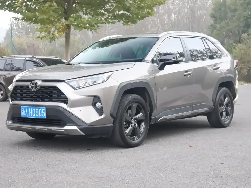 Toyota RAV4 — фото 5