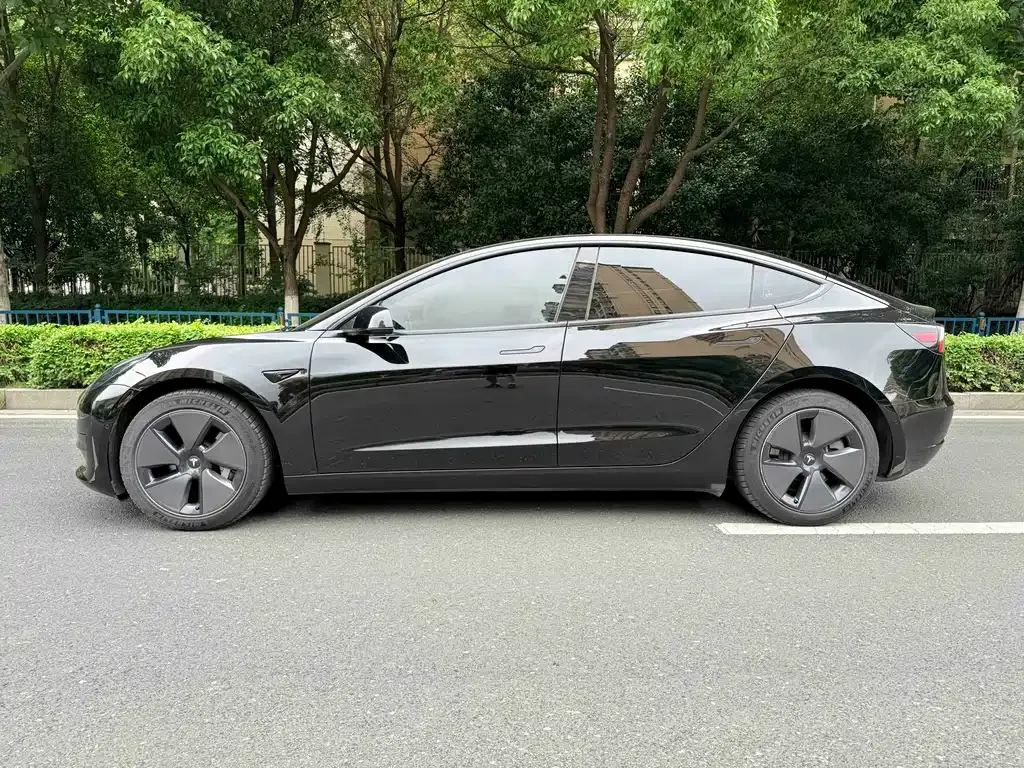 Tesla Model 3 — фото 5