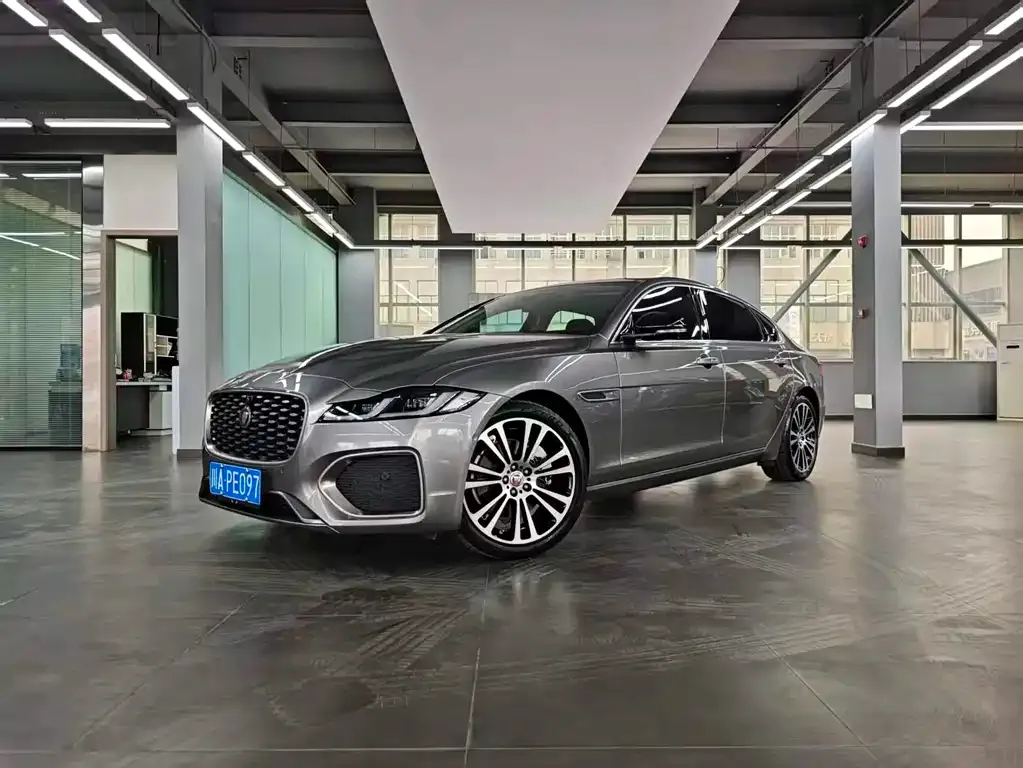 Jaguar XFL — фото 1
