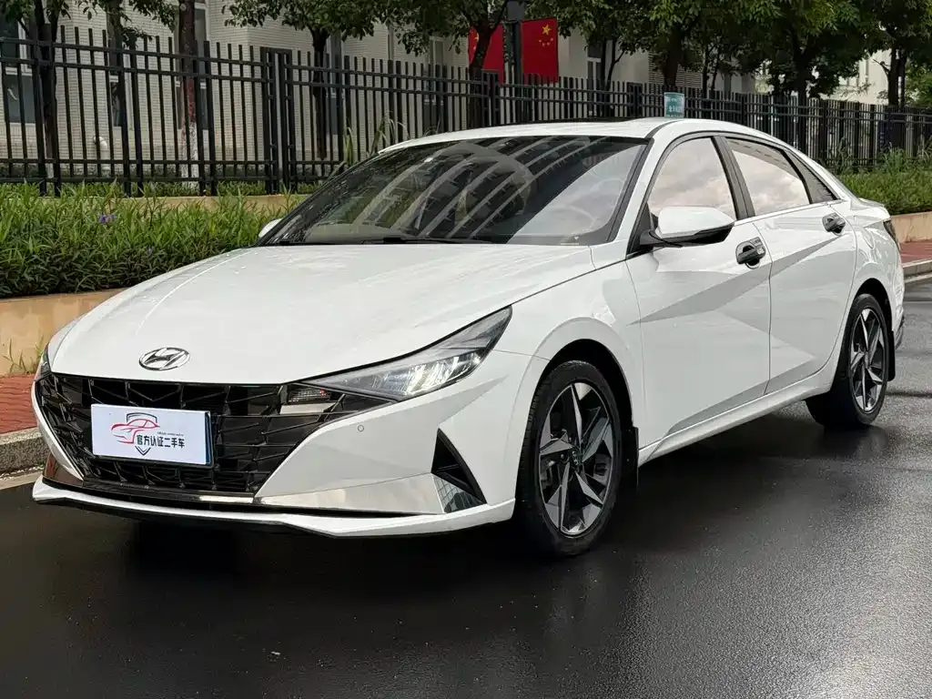 Hyundai Elantra — фото 1