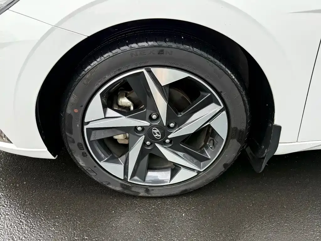 Hyundai Elantra — фото 9