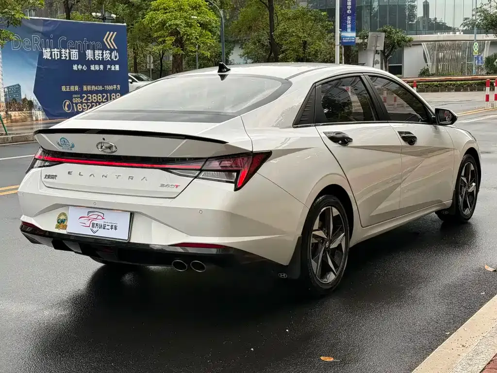 Hyundai Elantra — фото 10