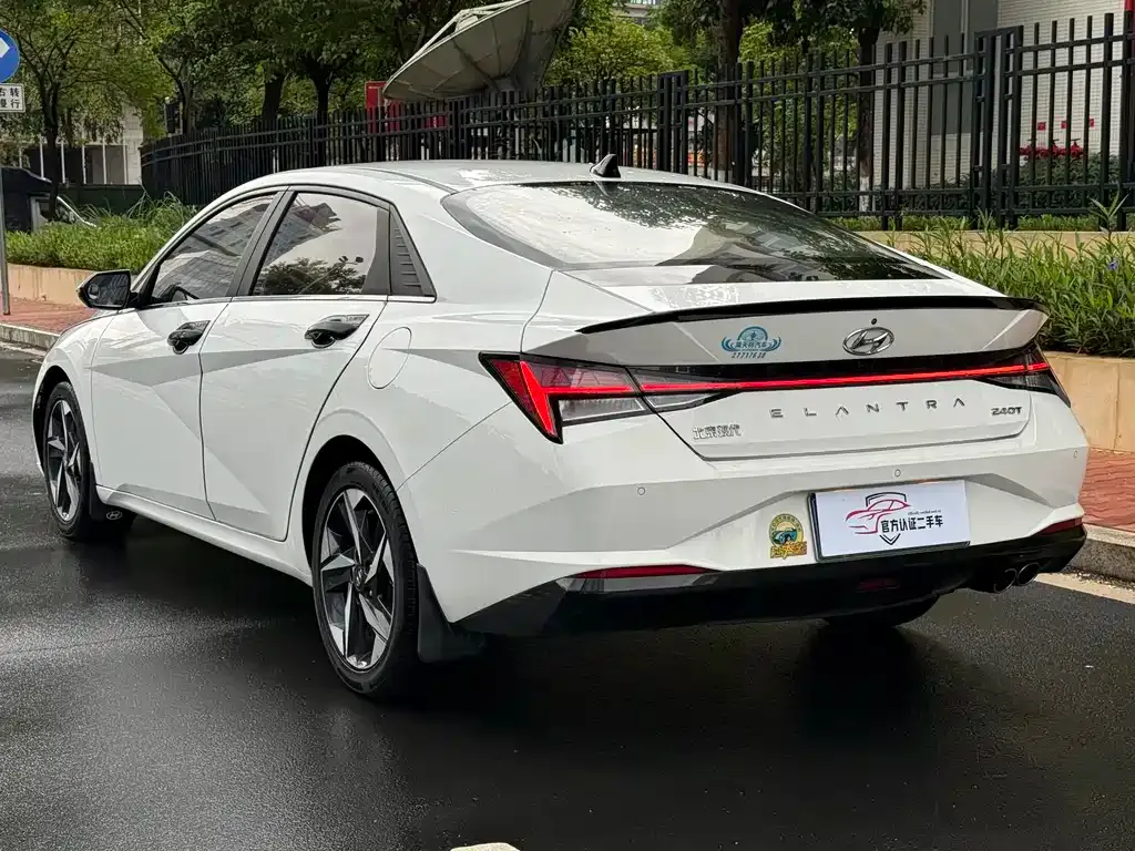 Hyundai Elantra — фото 3