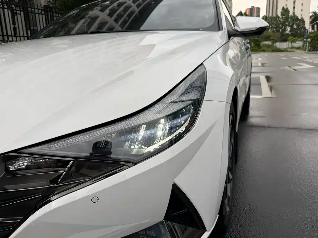 Hyundai Elantra — фото 4