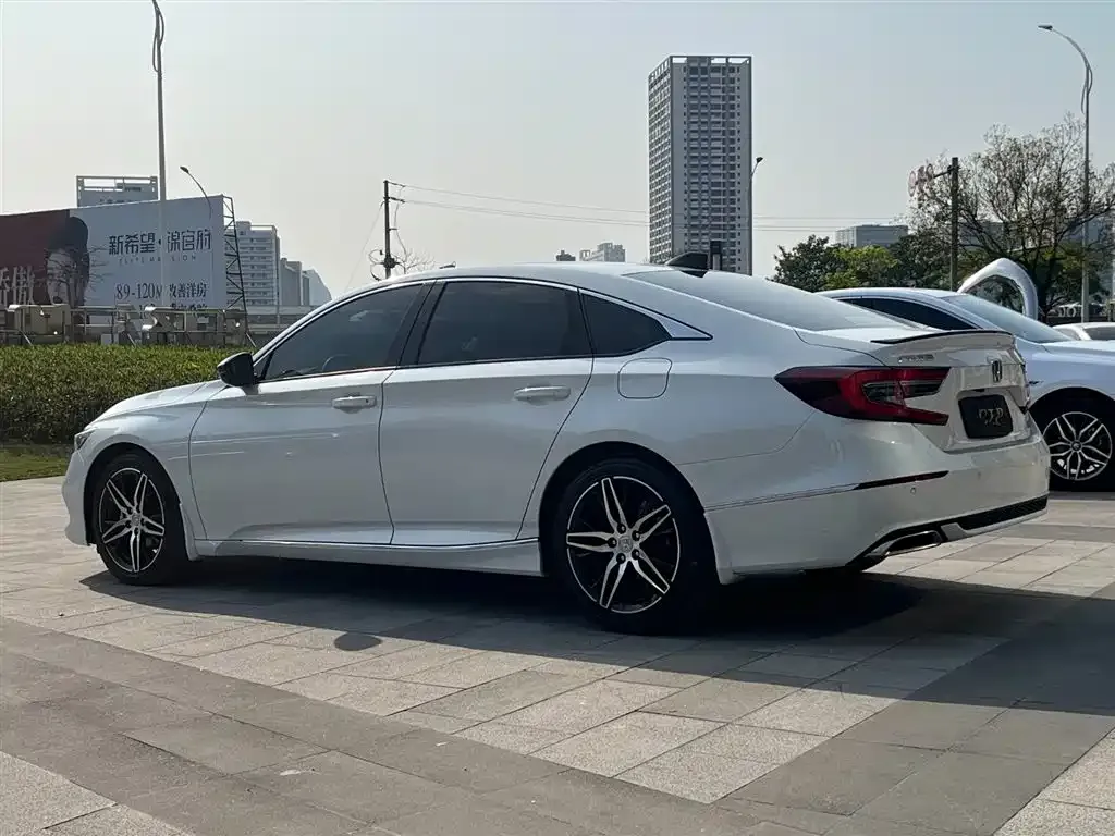 Honda Accord — фото 4