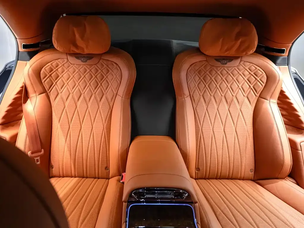 Bentley Flying Spur — фото 10