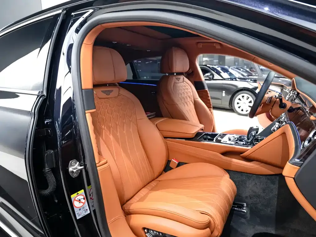Bentley Flying Spur — фото 3