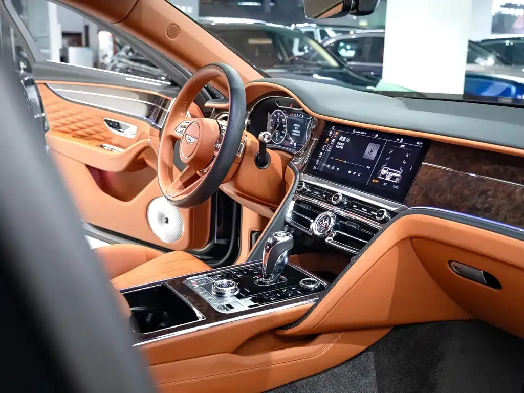 Bentley Flying Spur — фото 4