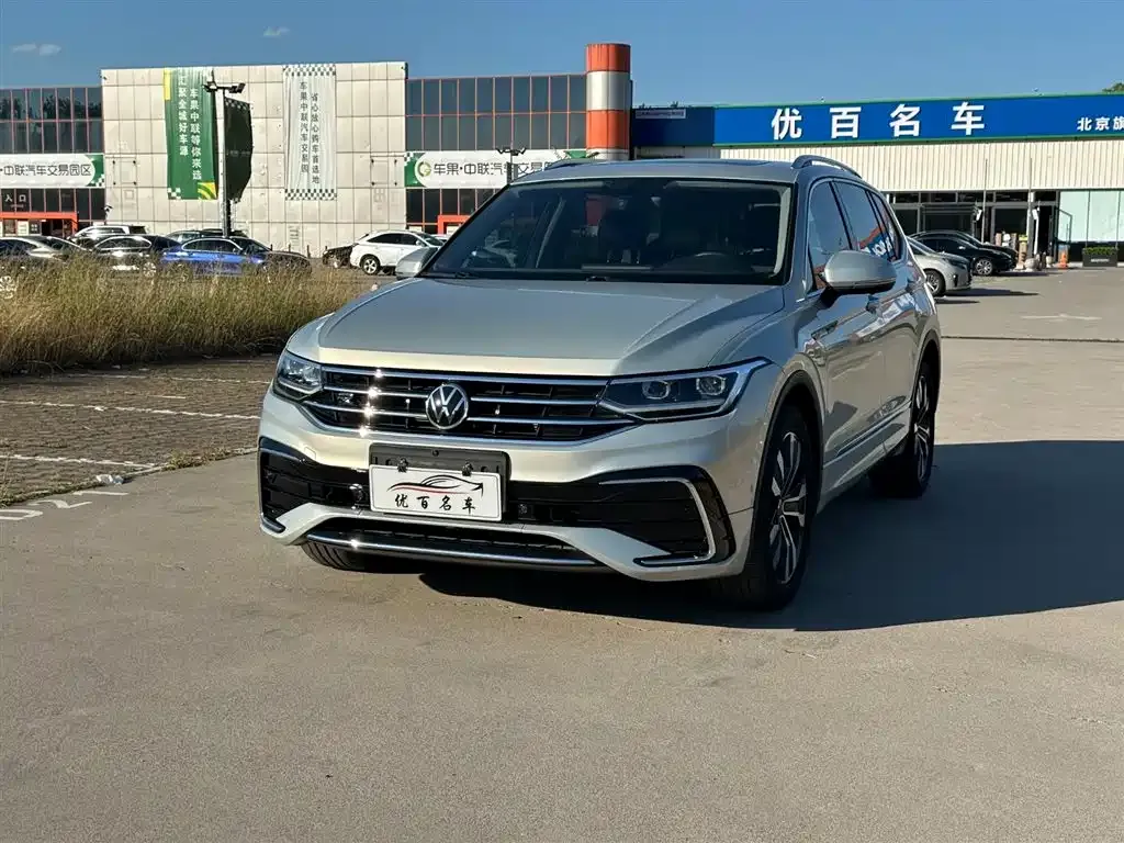 Volkswagen Tiguan L — фото 1