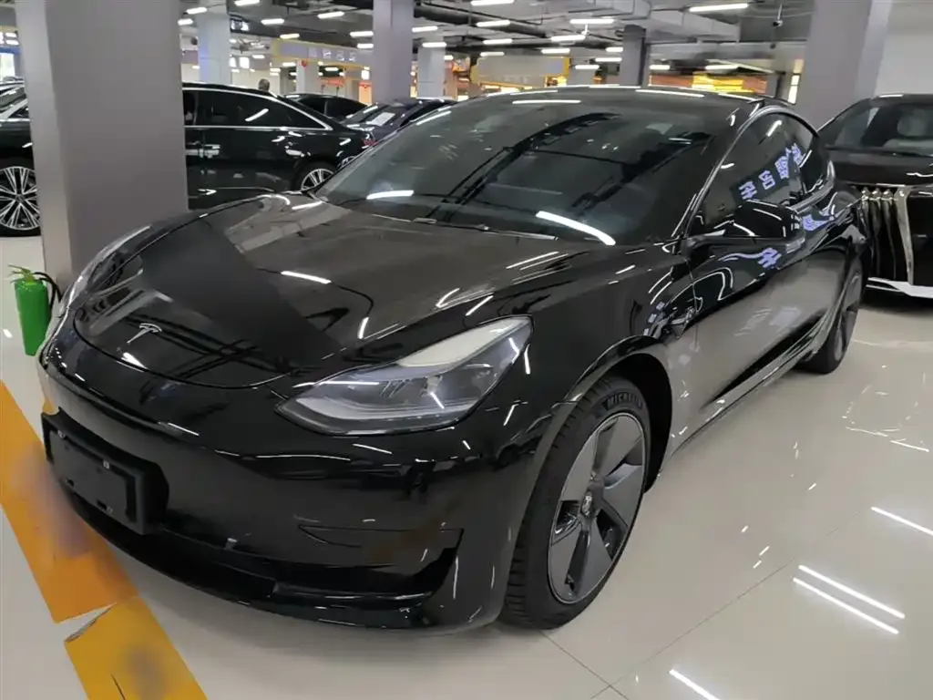 Tesla Model 3 — фото 1
