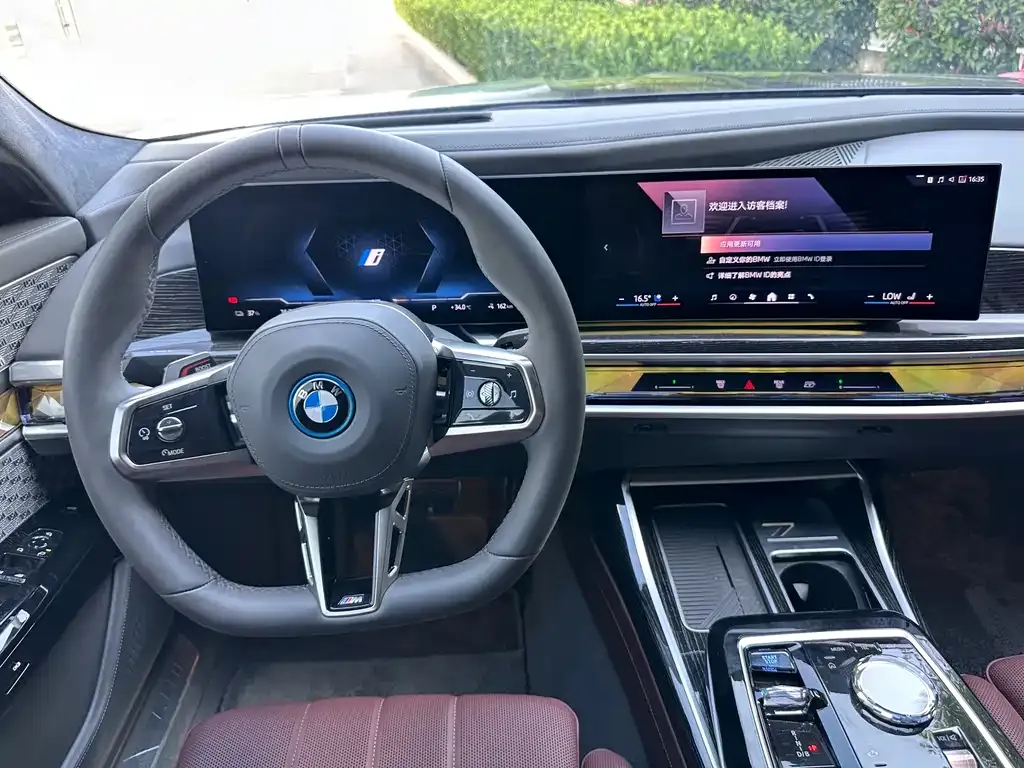BMW i7 — фото 2