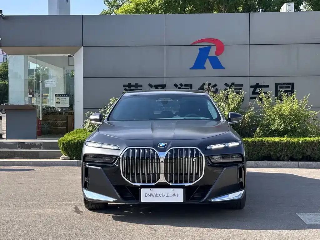 BMW i7 — фото 10