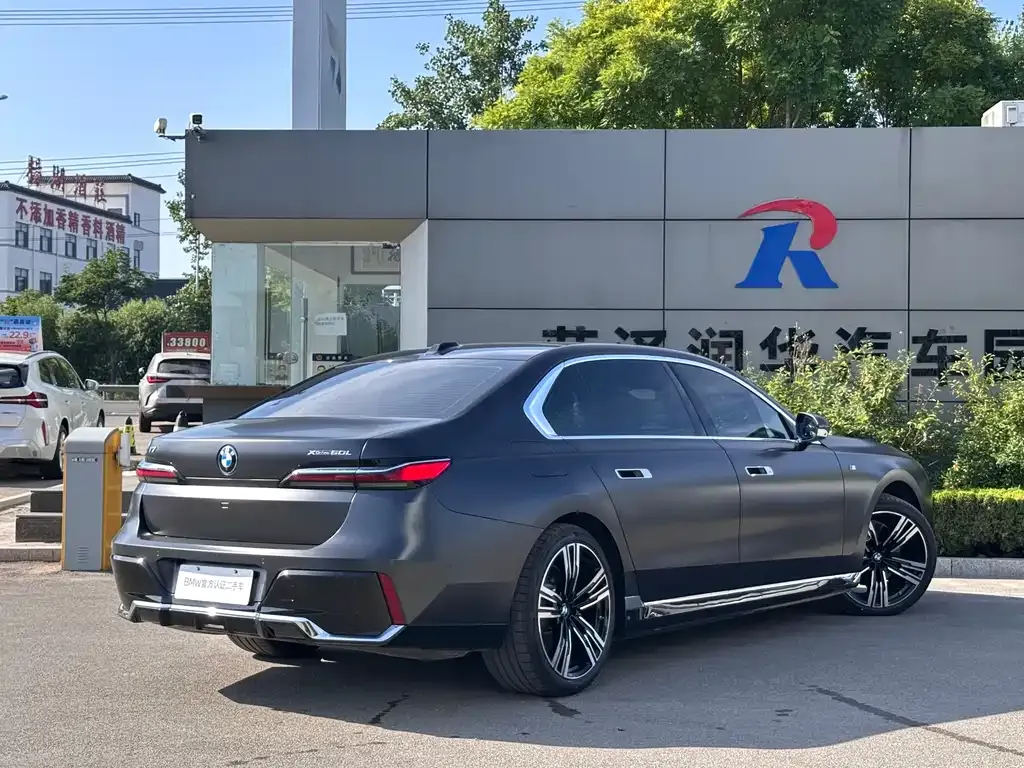 BMW i7 — фото 7